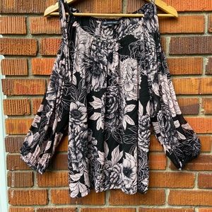 NWOT Cold shoulder floral blouse
